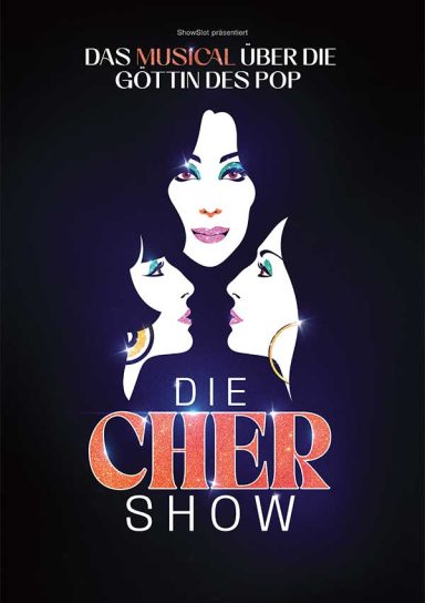 Plakat der Cher Show mit stilisierten Porträts von Cher in verschiedenen Facetten.