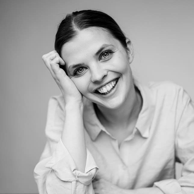 Lena Detert Das Bild zeigt ein Portrait des Musical-Darstellerin und Hochzeitssängerin Lena Detert.